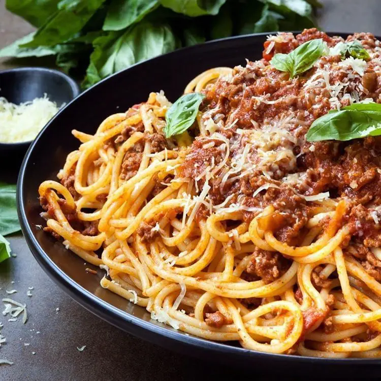  SPAGHETTİ BOLOGNESE